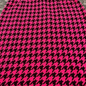 Woman’s pink and black skirt size 10